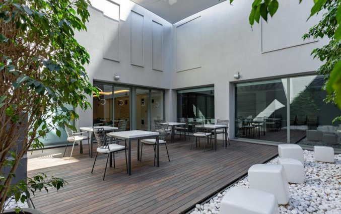 Terras van hotel Room Mate Carla in Barcelona